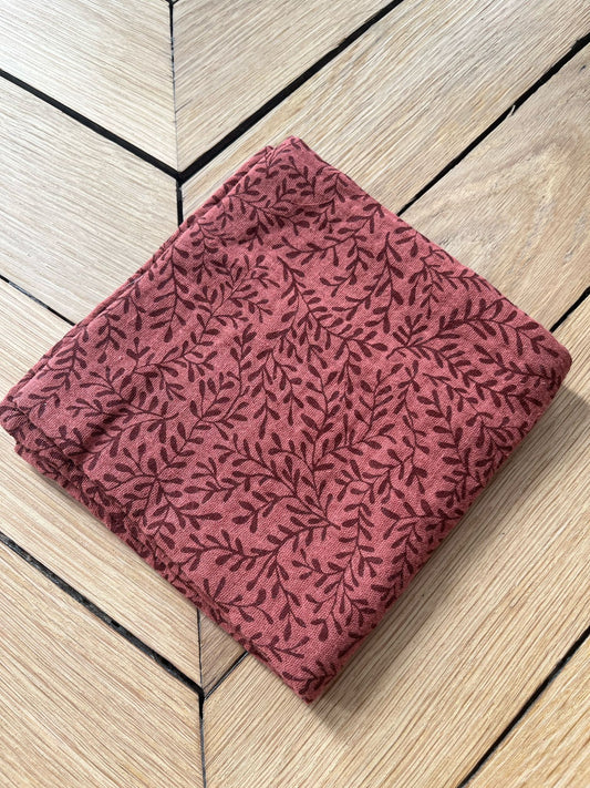 CHARLIE - Le lange indispensable | bordeaux à fleurs