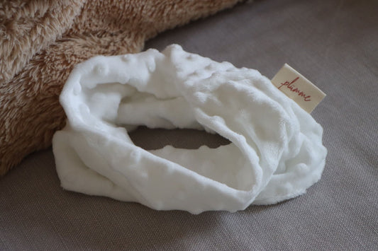 SAM - Le Cache Cou | Blanc Minky Bubble